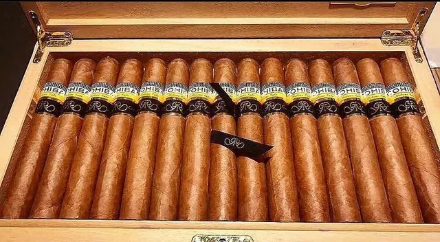 A full box of Habanos