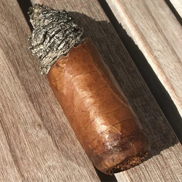 Patas de Elefante, half smoked
